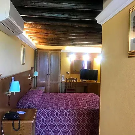 Hotel Casale Certosa 3*