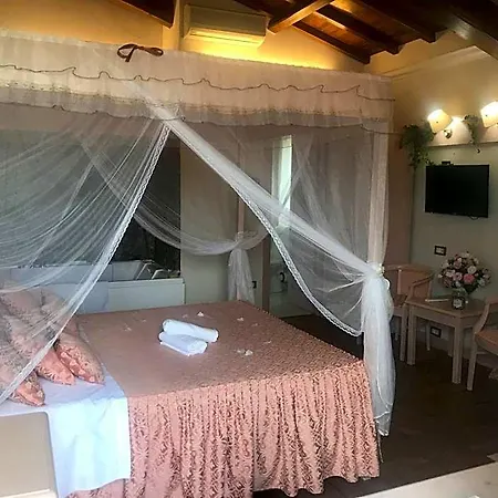Casale Certosa 3* Pavona