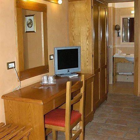 Casale Certosa 3* Pavona